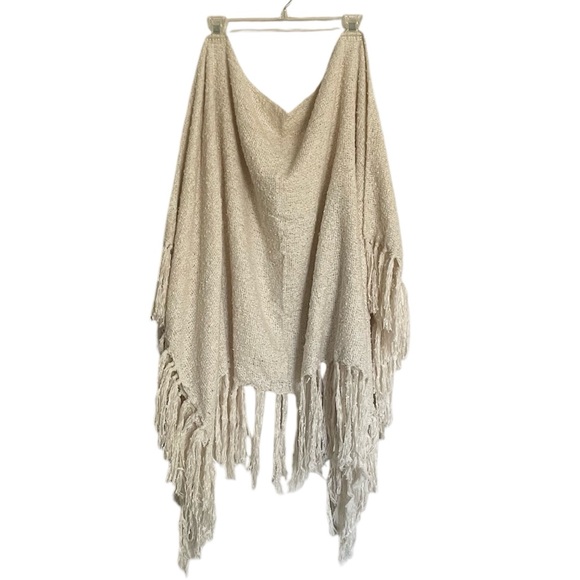 Francesca’s Must-Have Woven Fringed Wrap 50”x52”NWT - Picture 2 of 7